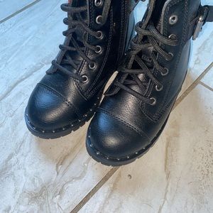 Brand new girls boots.